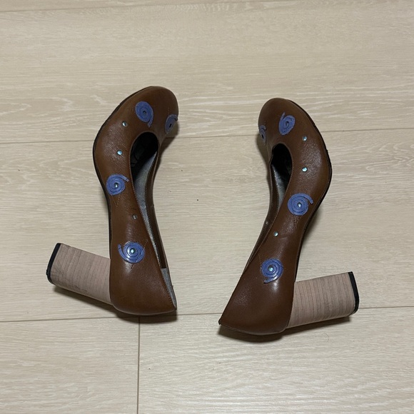 Vintage Morenatom Brown Heels with Blue Accents - Picture 10 of 13
